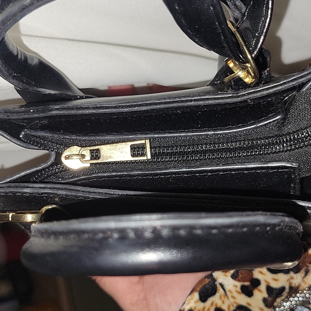 Tiny black crossbody purse - Picture 5 of 8